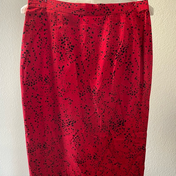 Beautiful silk red jacket - Picture 4 of 5